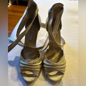 CHINESE LAUNDRY GOLD ANKLE WRAP SANDALS.